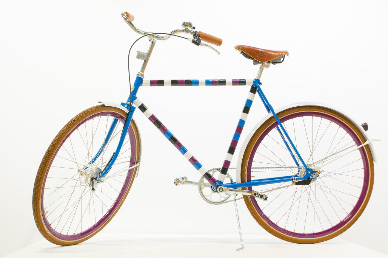 Bike de Bois Rond (black, white, blue, violet)