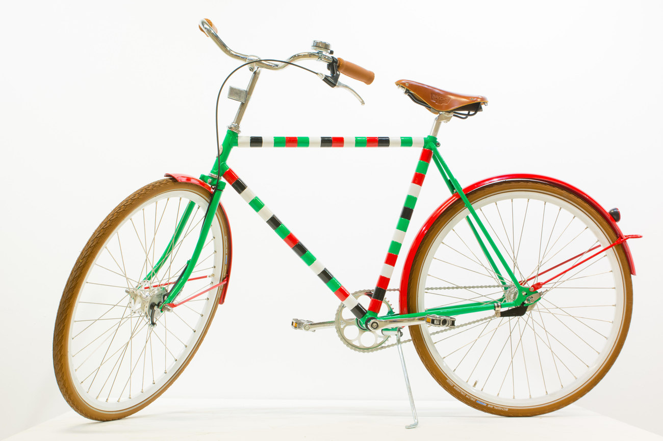 Bike de Bois Rond (black, white, red, green)