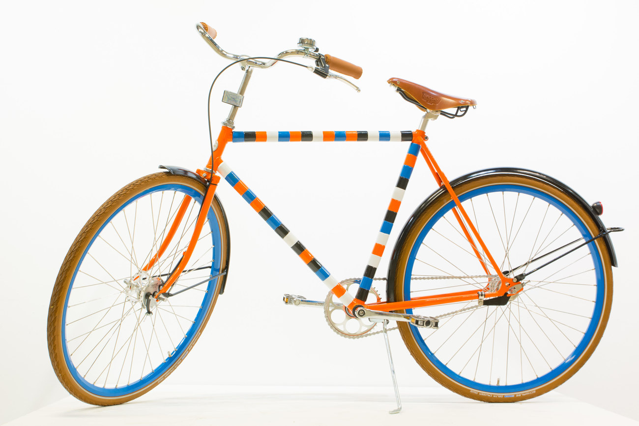 Bike de Bois Rond (black, white, orange, blue)