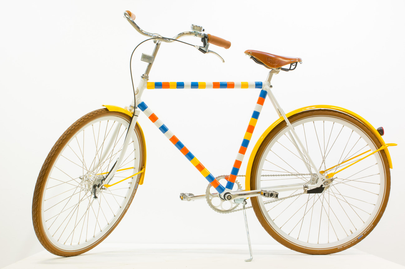 Bike de Bois Rond (white, yellow, orange, blue)