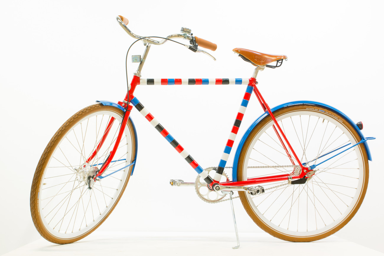 Bike de Bois Rond (black, white, red, blue)
