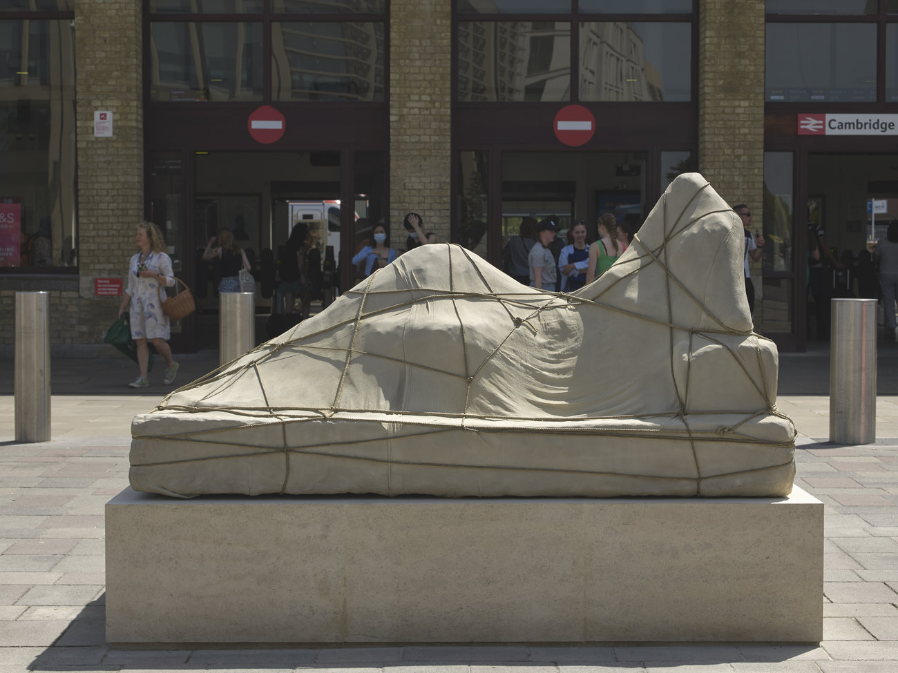 Photo of Ariadne Wrapped installed in Cambridge Square